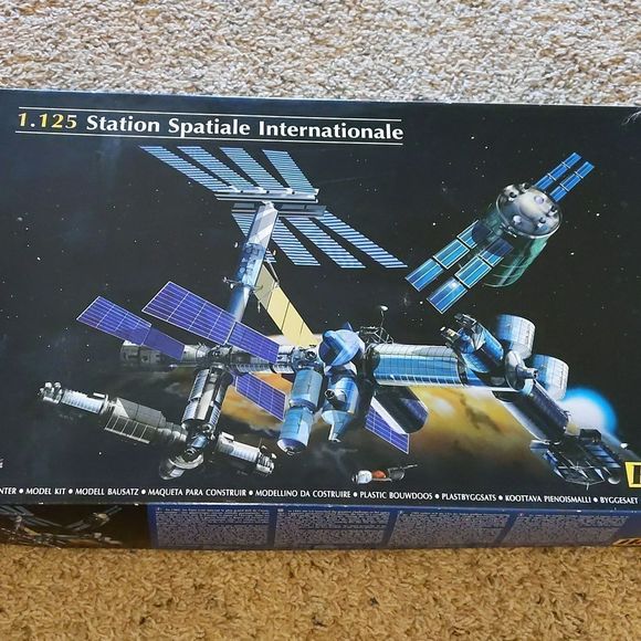Heller Toys Vintage Hellerinternational Spacestation Model Kit 125